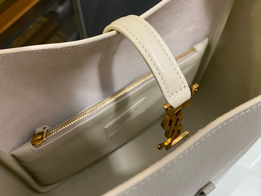 Y*L LE 5 À 7 23x22x8cm