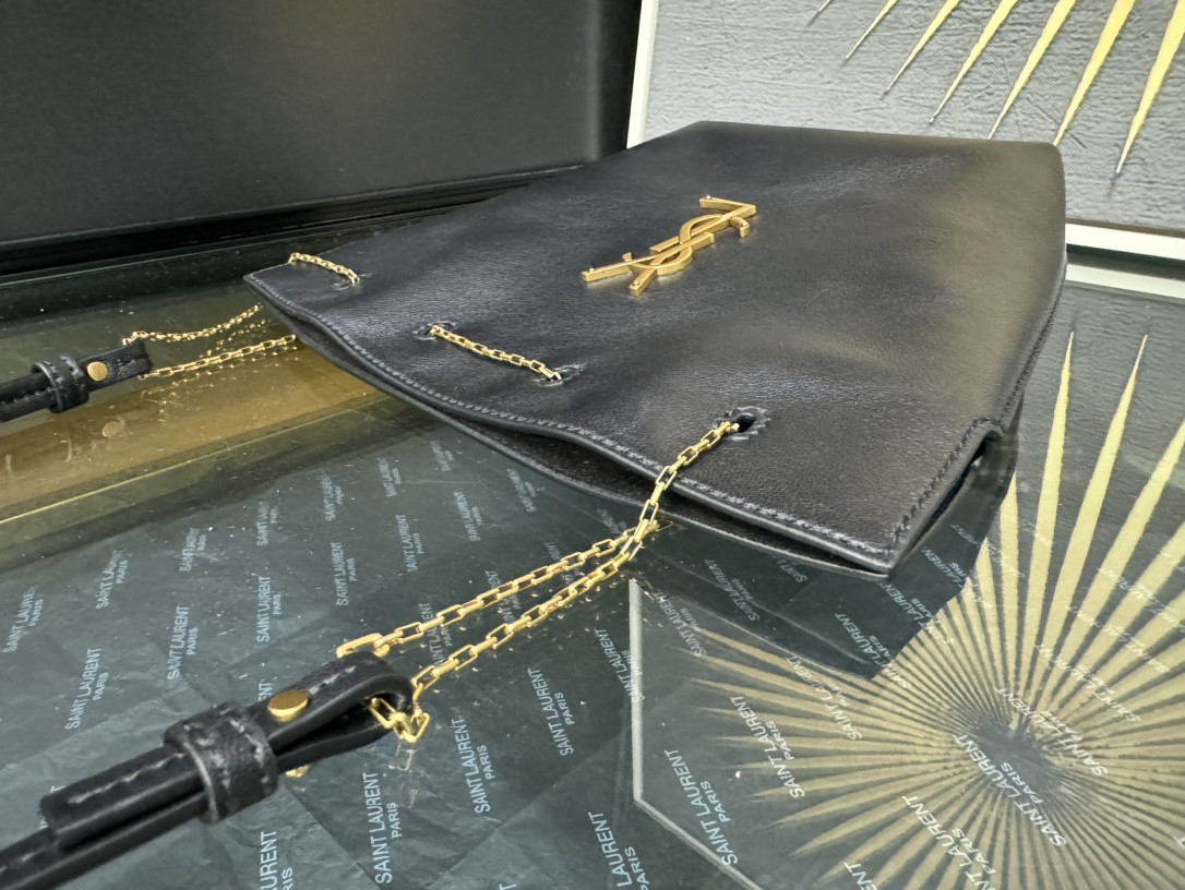 Y*L POCHON in lambskin 20x24x3cm