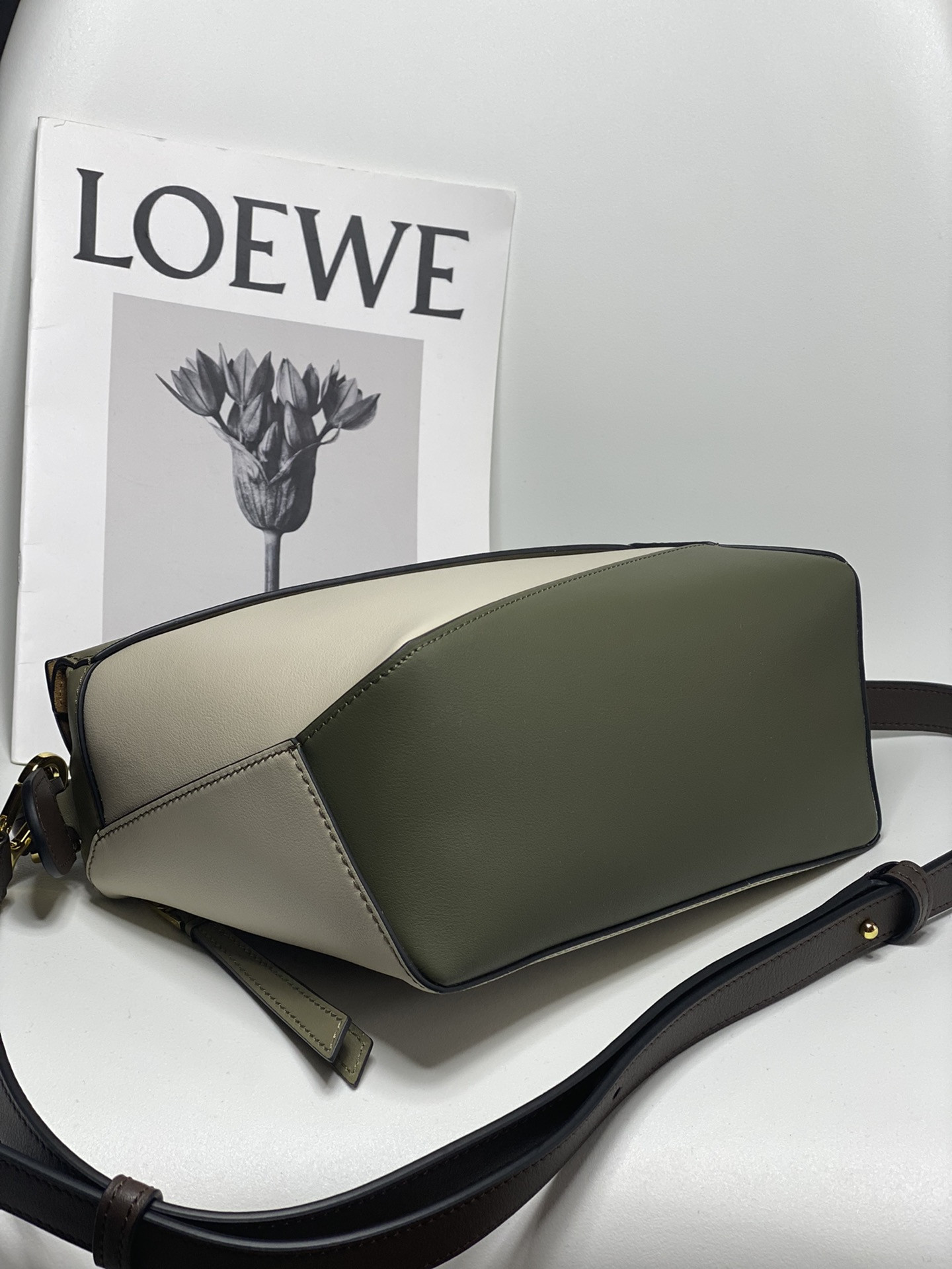 L0ew* Small Puzzle bag in classic calfskin 24x10.5x16.5cm