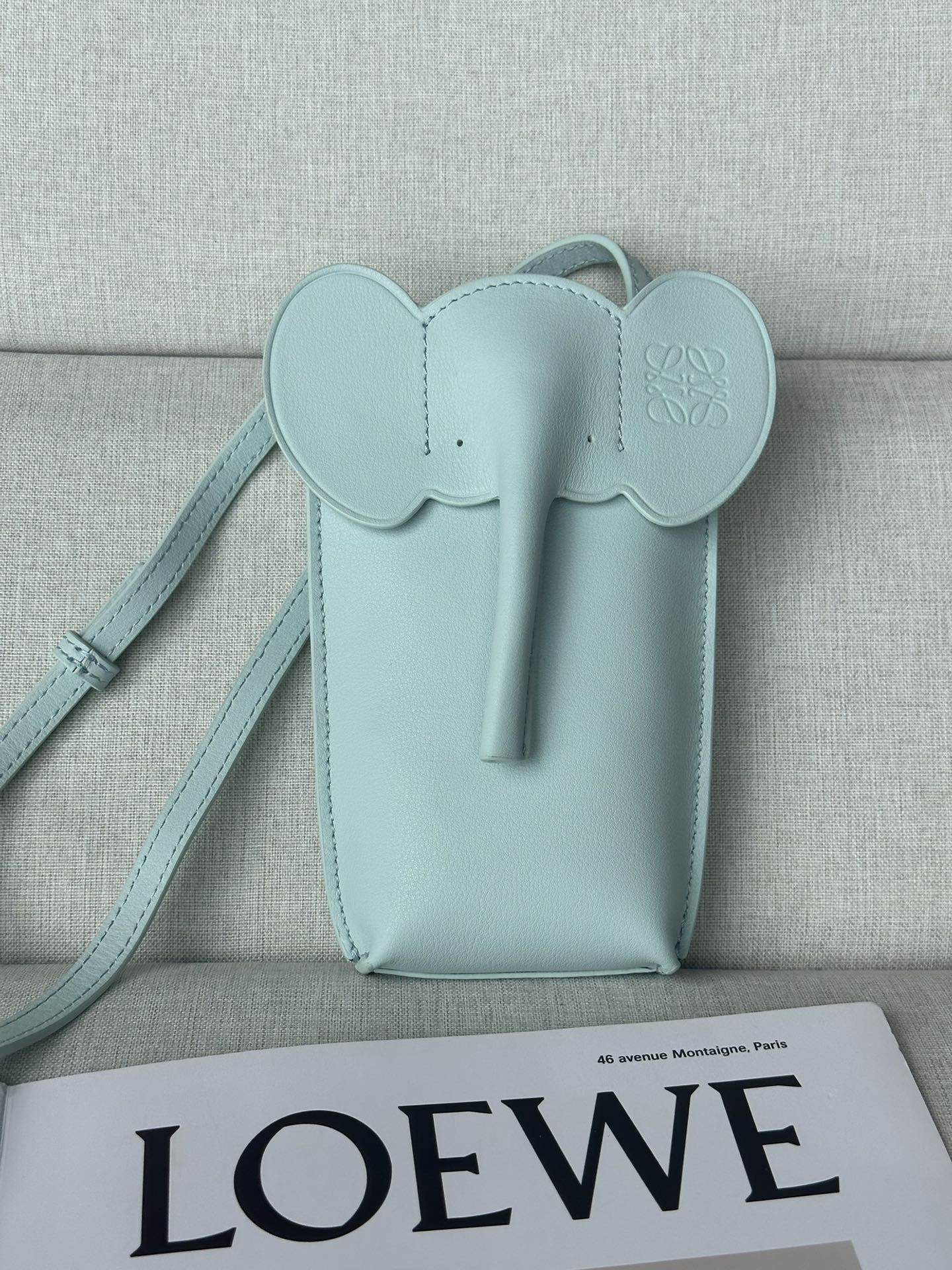 L0ew* Elephant Pocket in classic calfskin 18x8x4cm