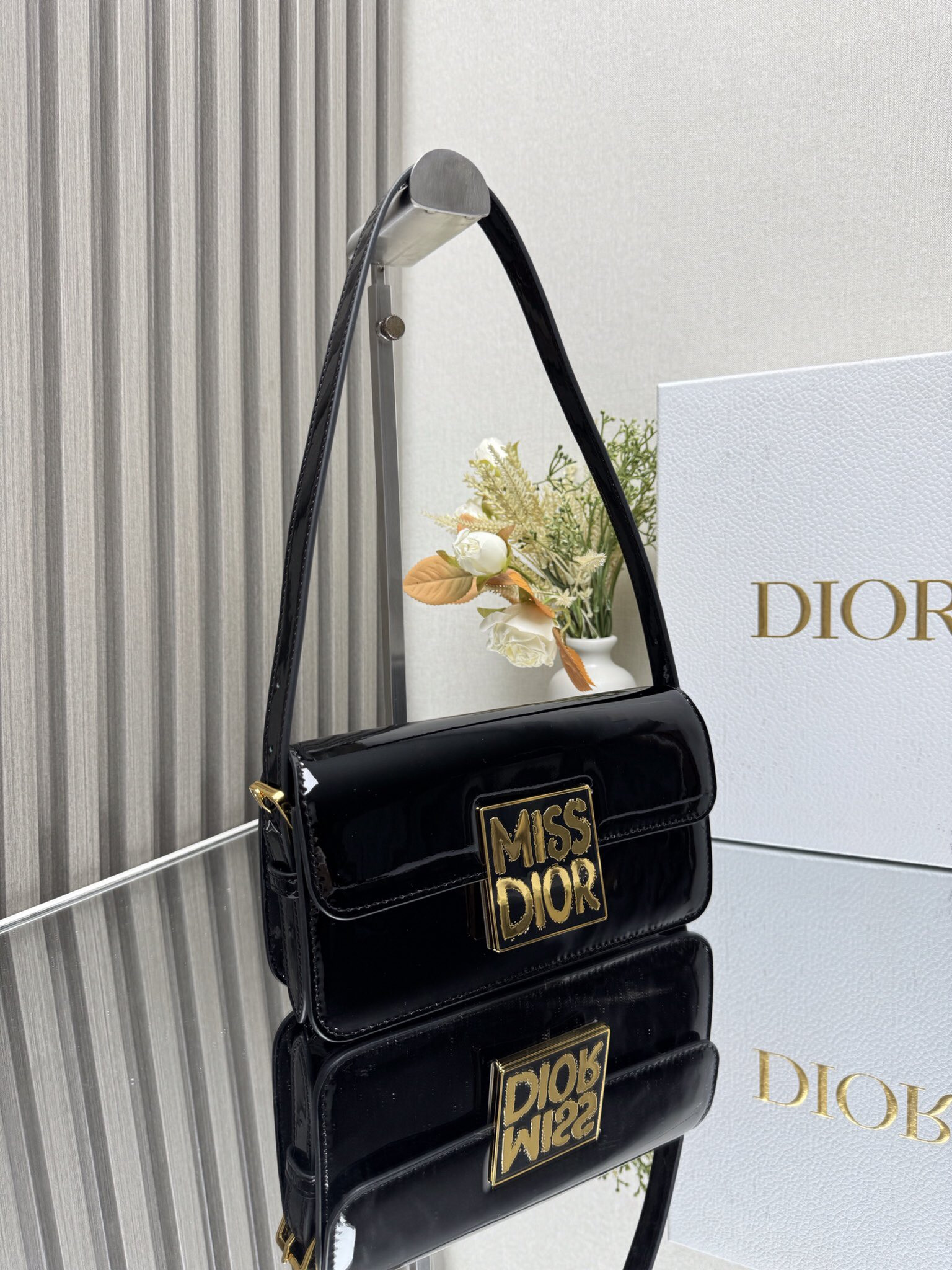 D*0r Miss D*0r flap bag 22 x 11 x 6 cm(Patent Calfskin)