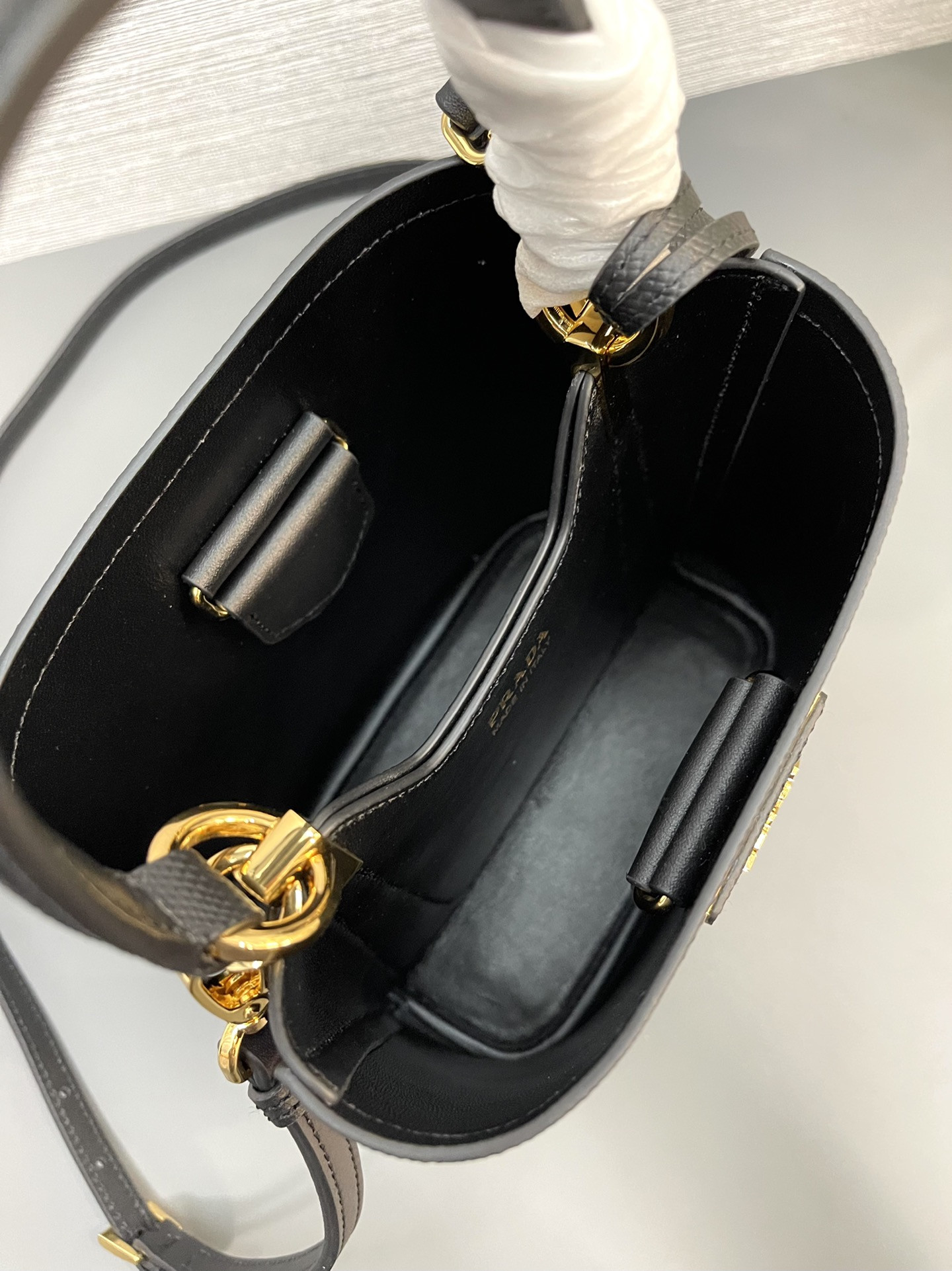 Pra*a Small Saffiano Leather Pra*a Panier Bag 18x17x10.5cm