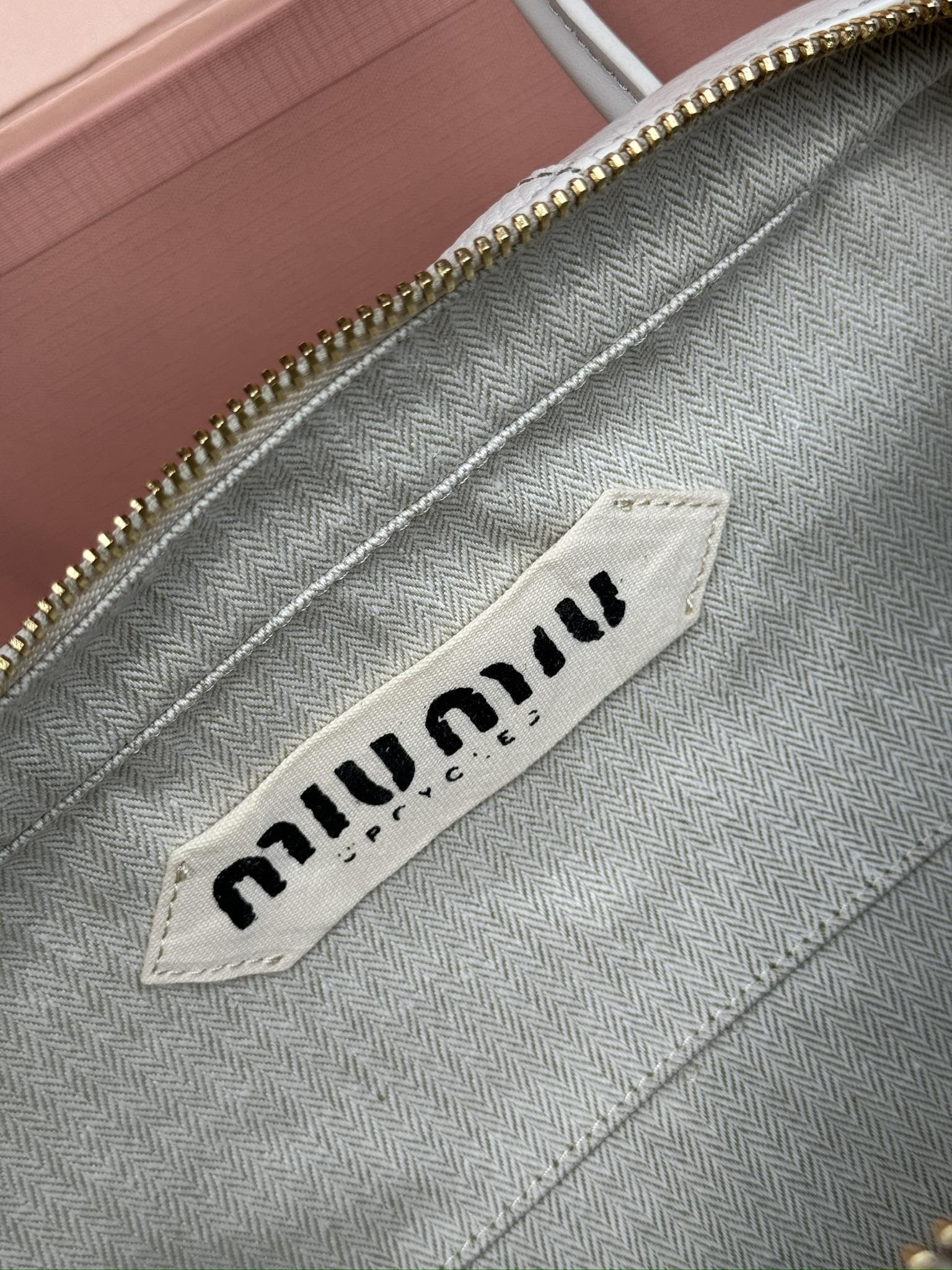 Miu Miu Leather Beau Bag 28×15×9cm