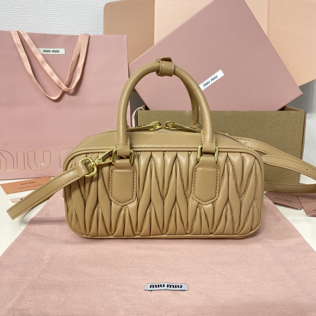 Miu Miu Arcadie matelassé nappa leather bag 22X10.5X7.5cm