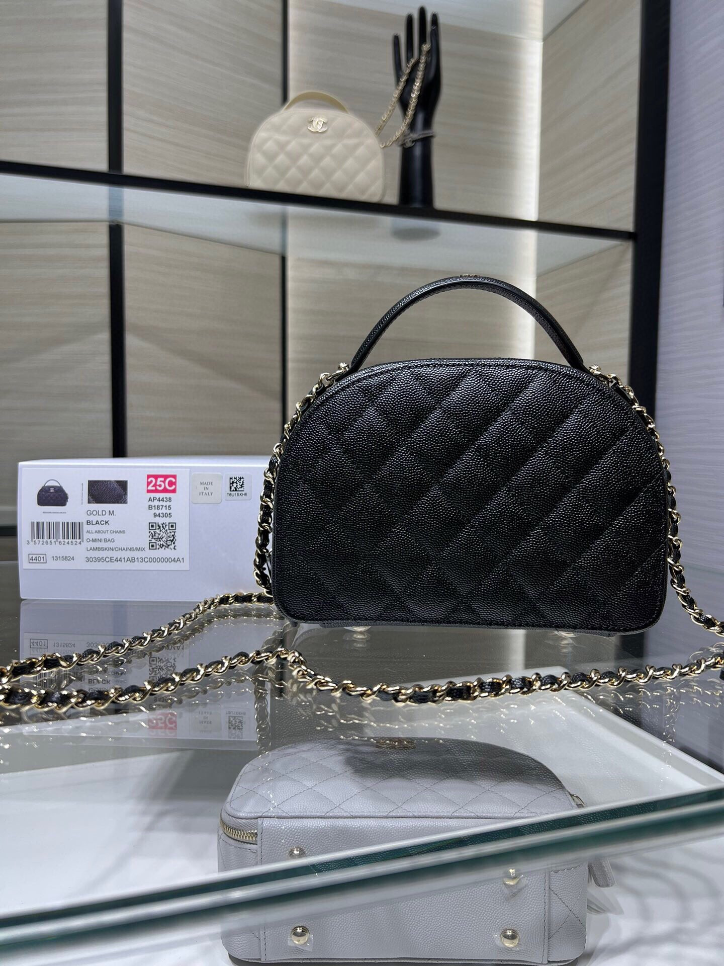 Ch*el 25C Chain shell bag 18X16X6cm