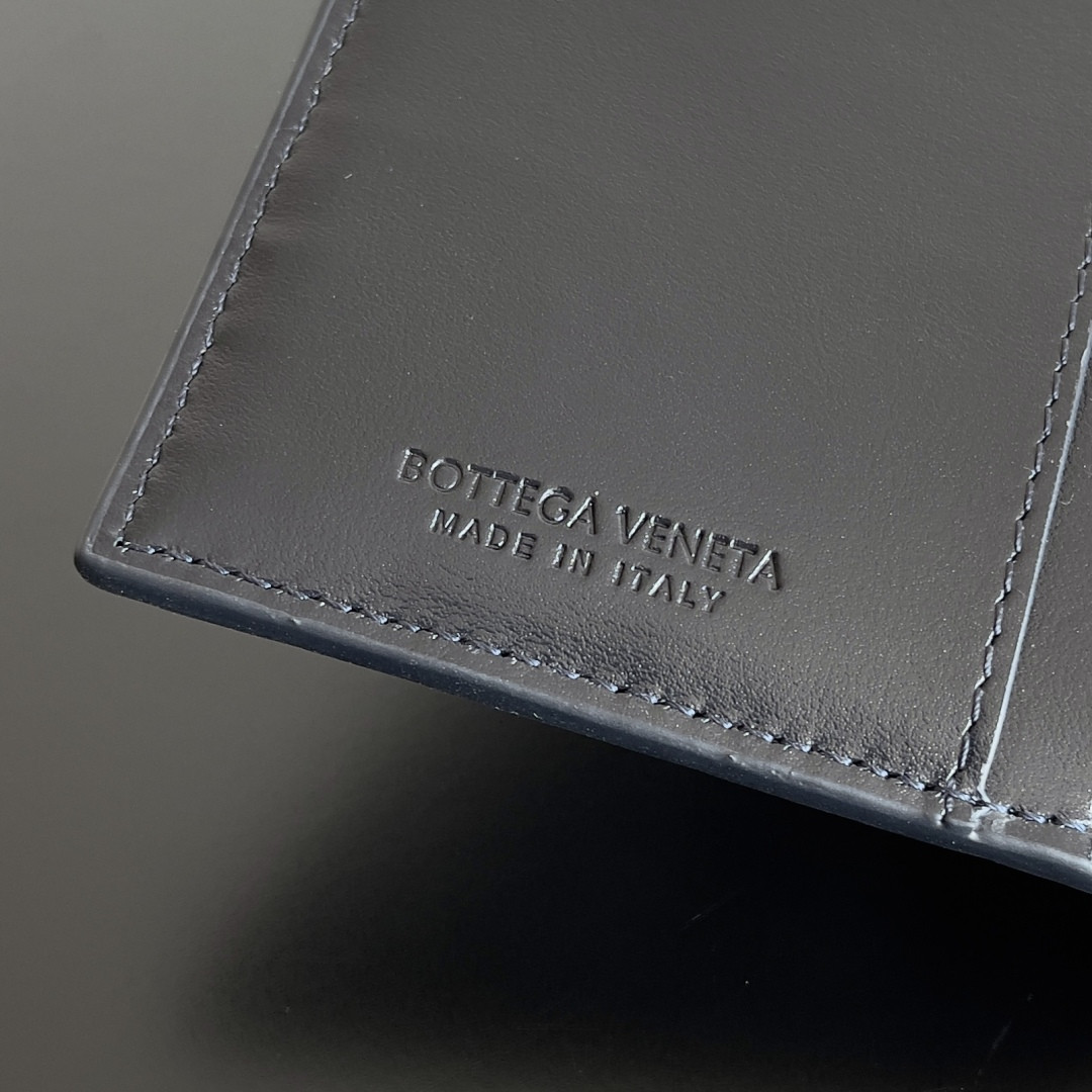 Bo*te*ga Ve*ne*ta Medium Intrecciato Bi-Fold Zip Wallet 14.5x9.3x2cm