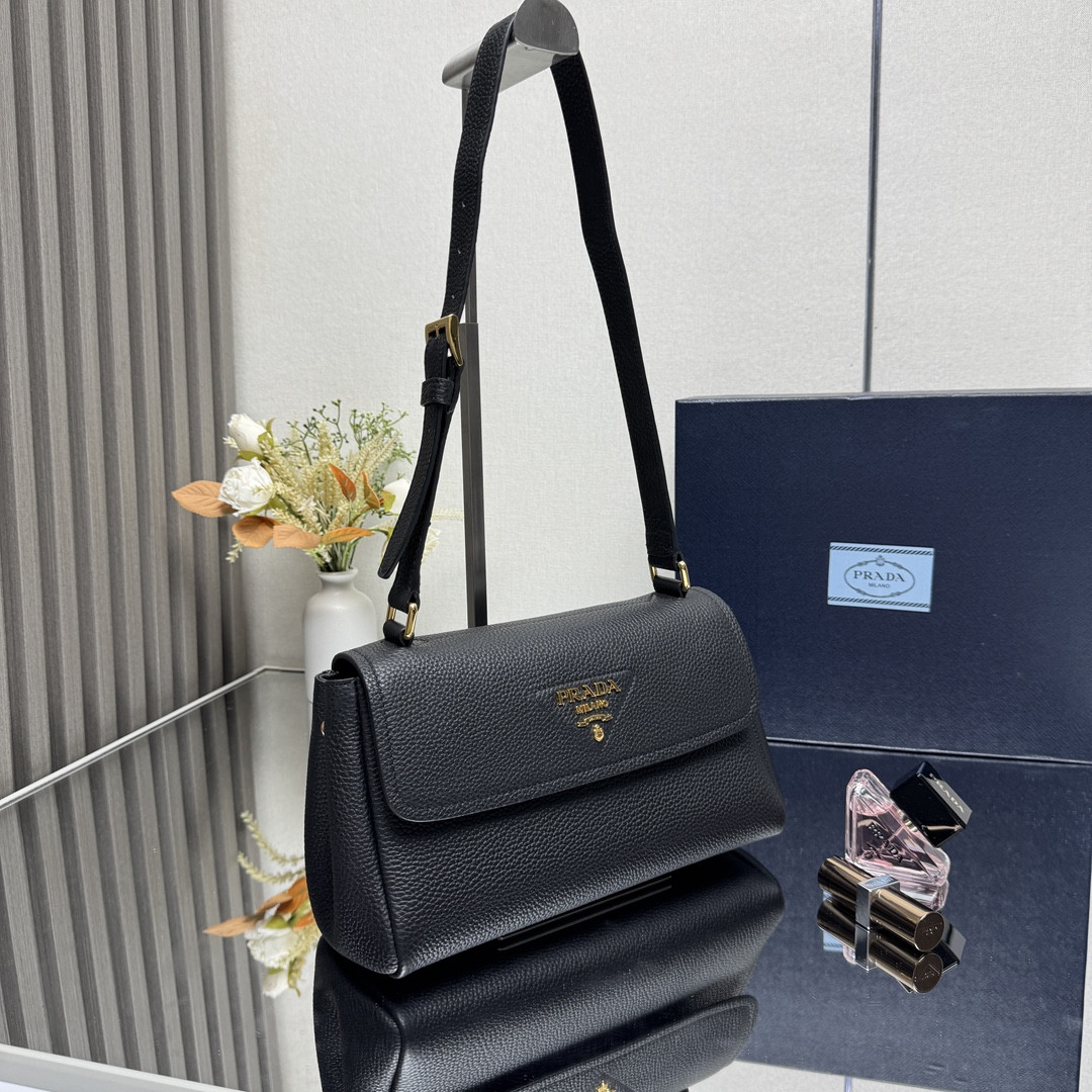 Pra*a Small leather shoulder bag 26x14x9.5cm