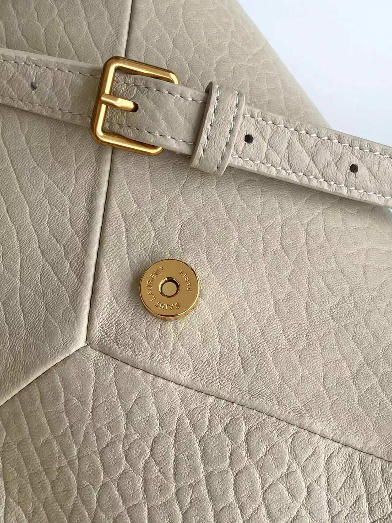 Y*L Cassandra envelope messenger in lambskin 23x16.5x6CM