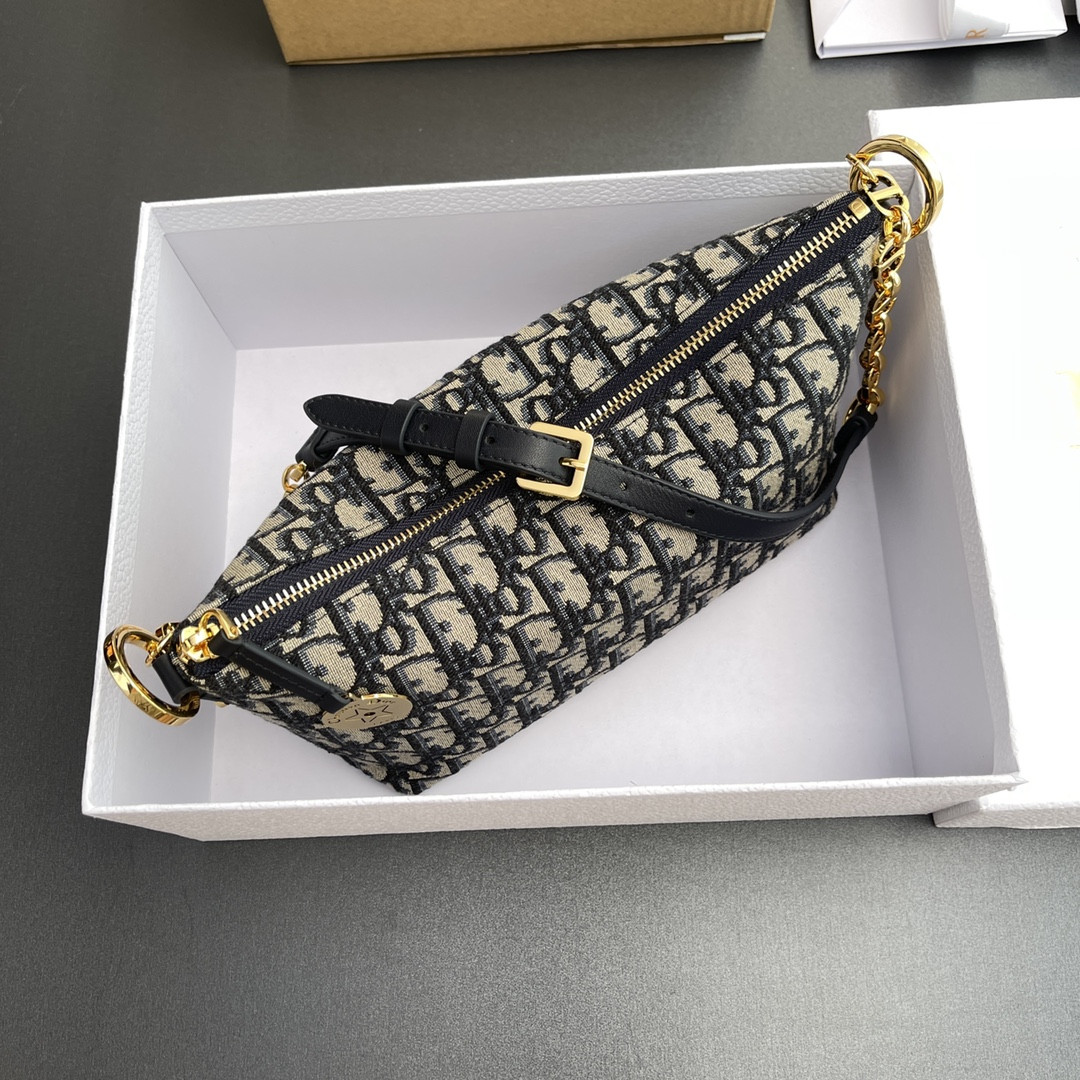 D*0r D*0rstar hobo bag 22 x 14.5 x 10 cm