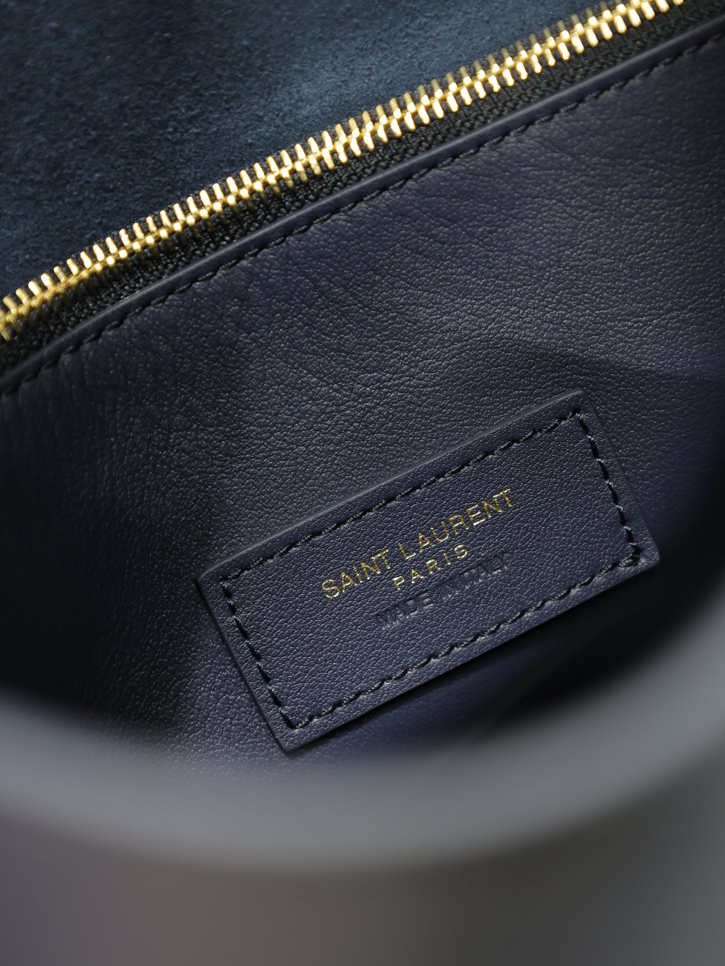 Y*L LE 5 À 7 S*pple small IN GRAINED LEATHER 23x22x8.5cm