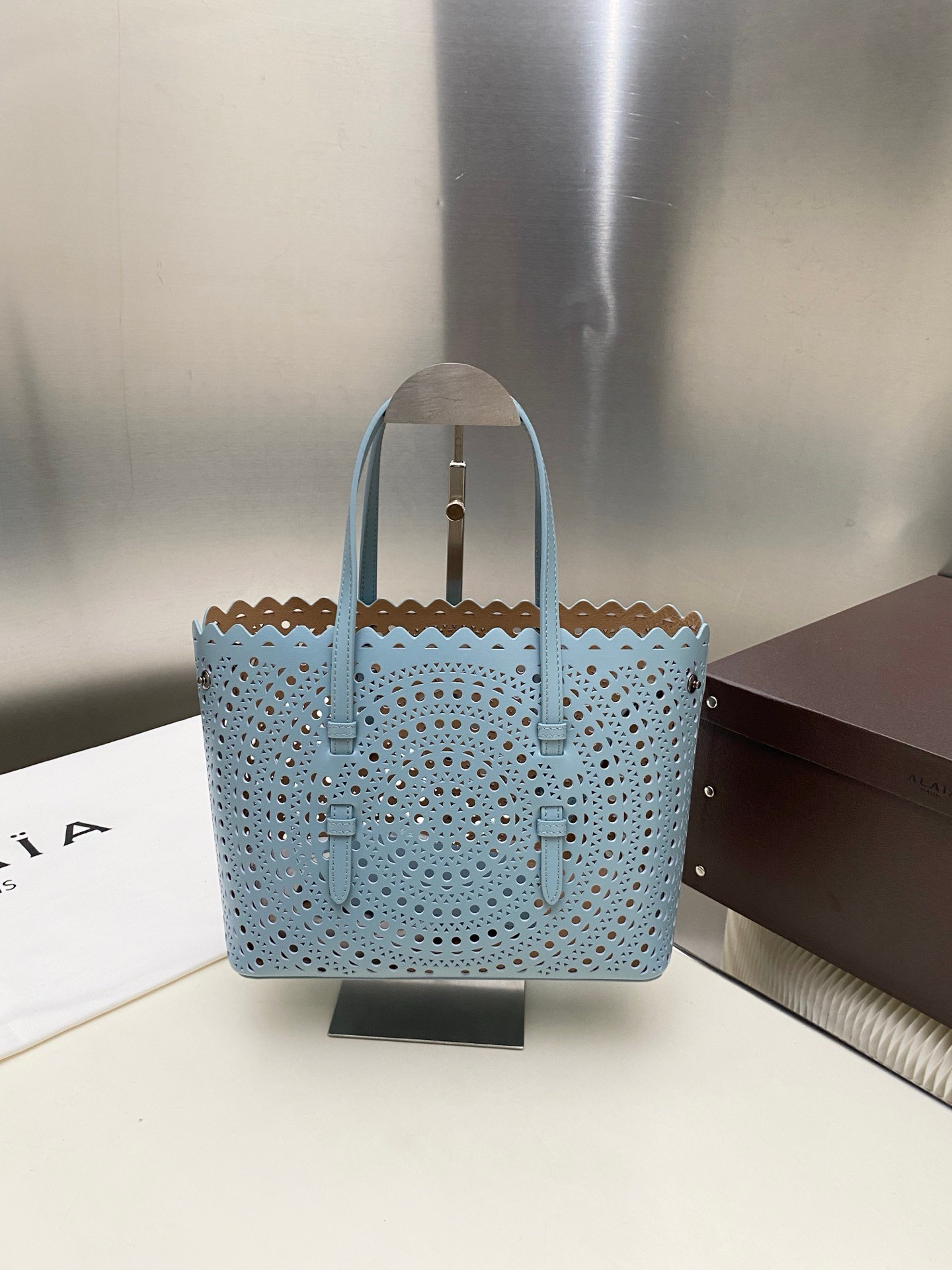 ALAÏA Mina 25 bag 25x20x12cm