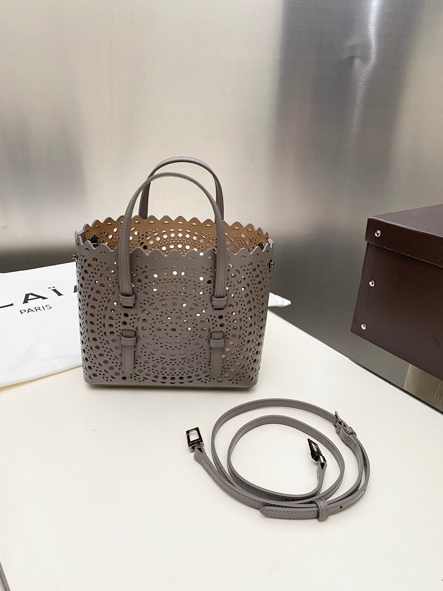 ALAÏA Mina 20 bag 20x17x10cm