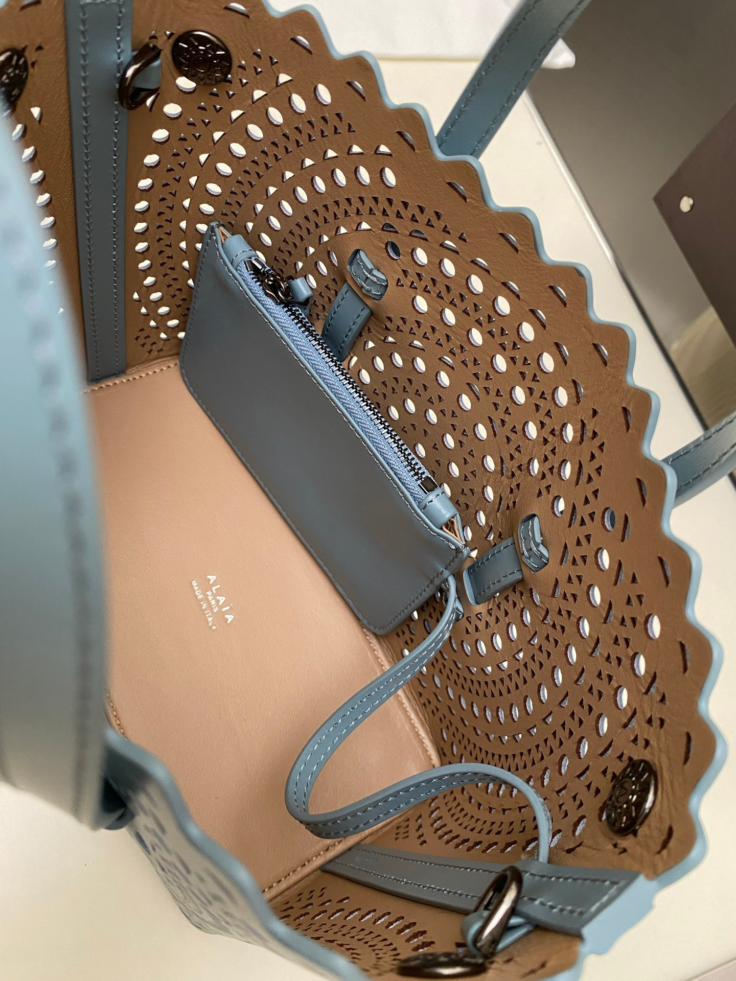 ALAÏA Mina 20 bag In Vienne Wave 20x17x10cm