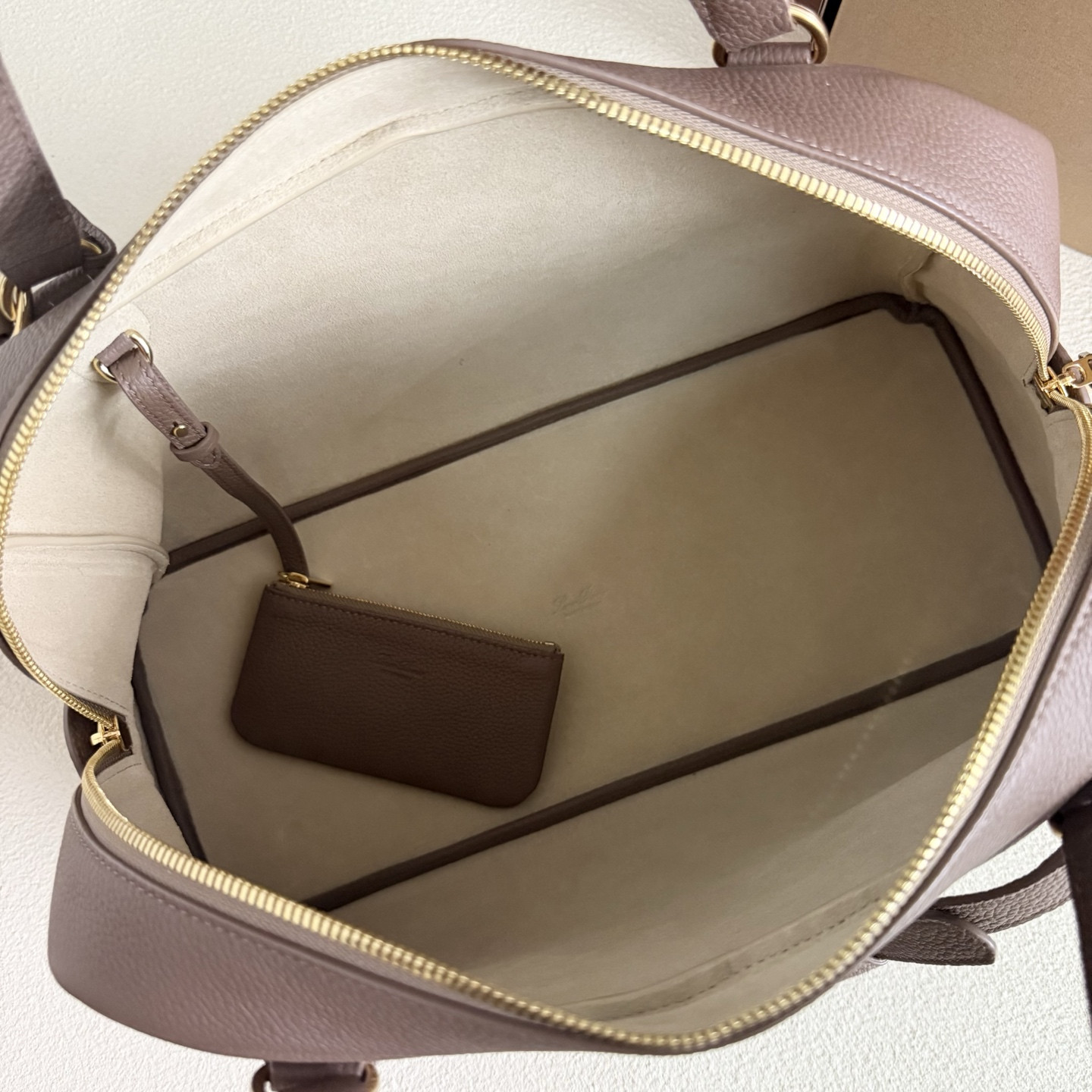 L**o p*ana Needle 38x22x16cm