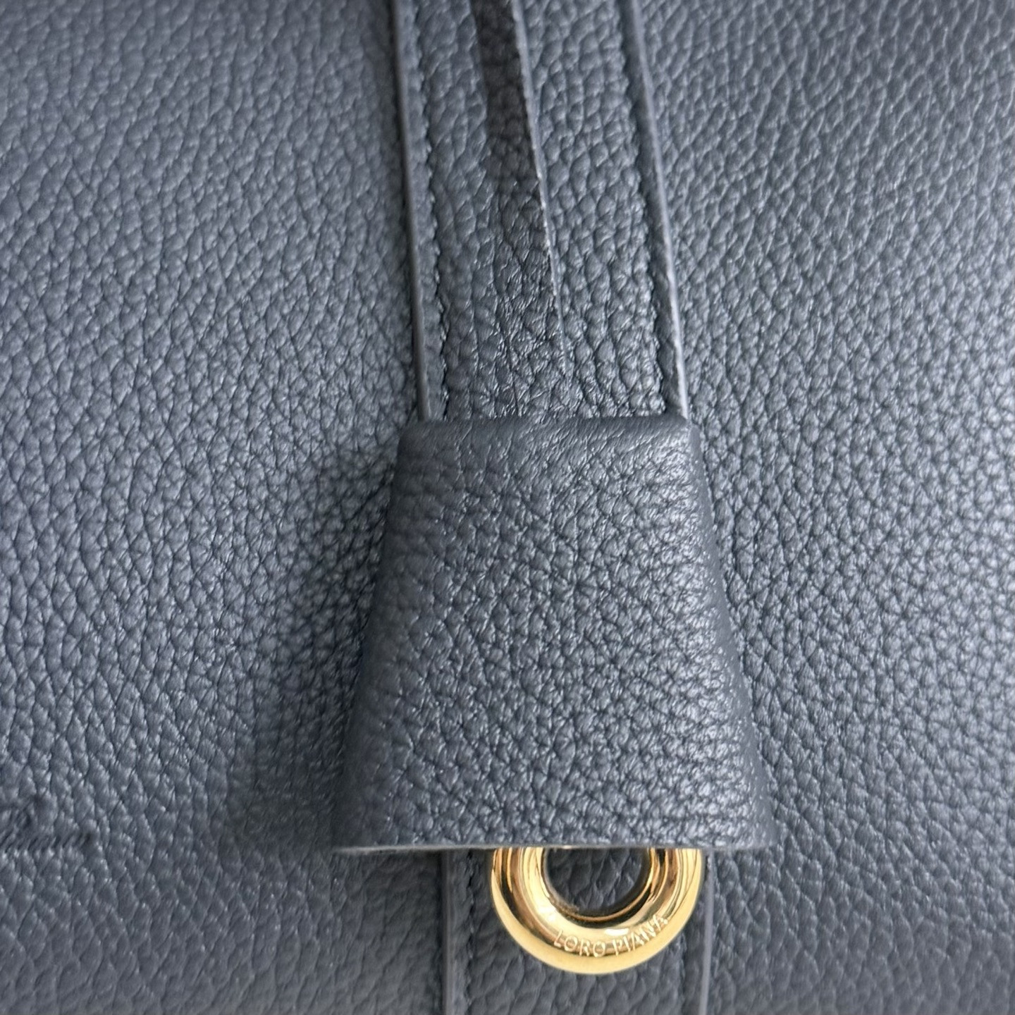 L**o p*ana Loom L25 Calfskin Deep Royal Blue 25x18x12.5cm