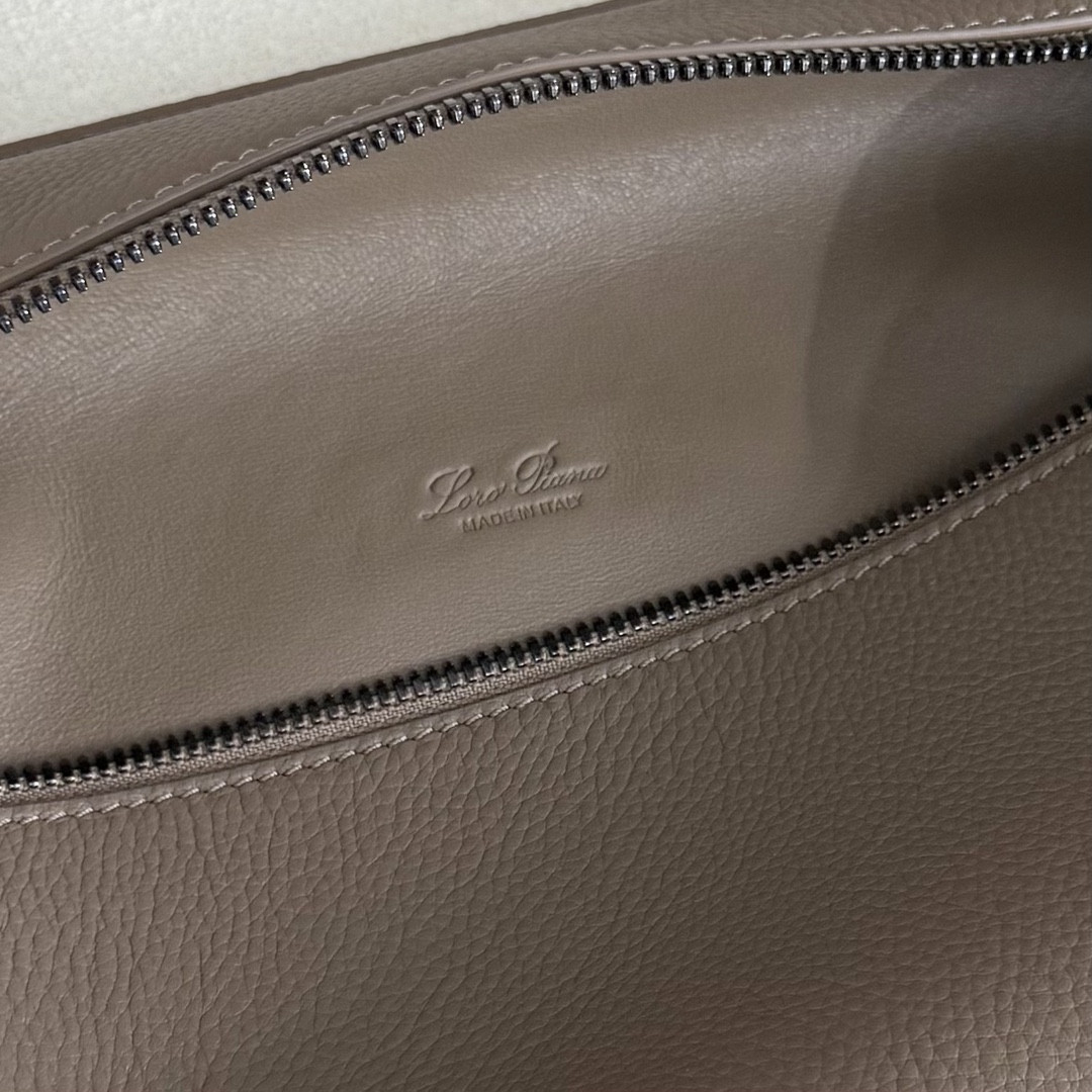 L**o p*ana Extra pouch L29 29x18x5cm