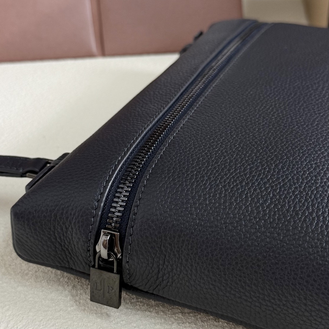 L**o p*ana Extra pouch L29 Deep Royal Blue 29x18x5cm