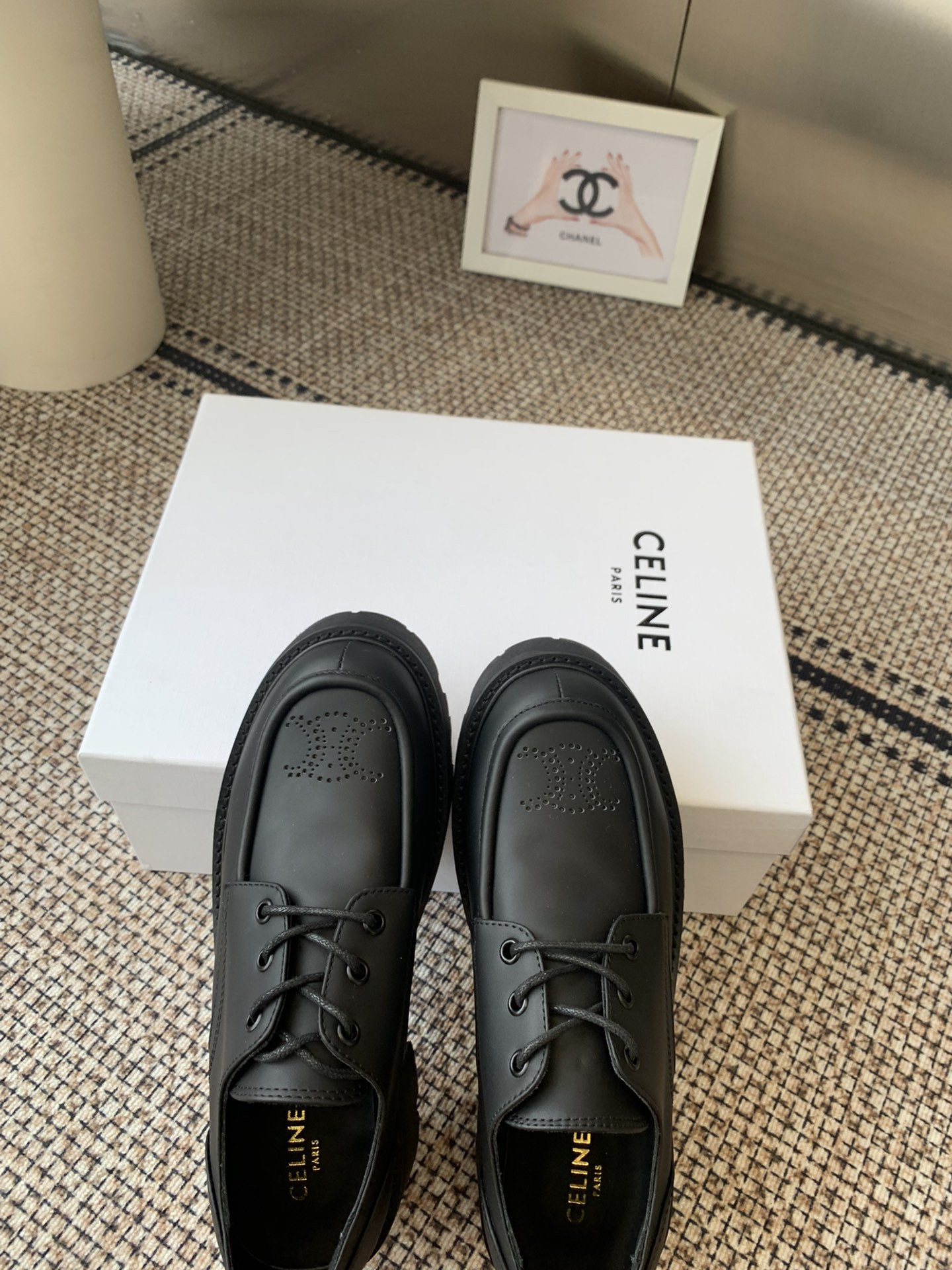 UA Ce**e TRIOMPHE DERBIES IN SHINY BULL