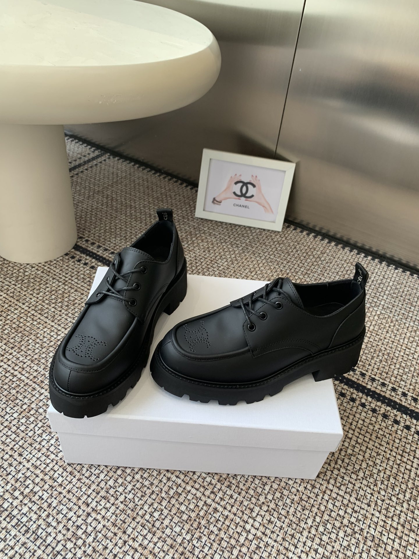 UA Ce**e TRIOMPHE DERBIES IN SHINY BULL